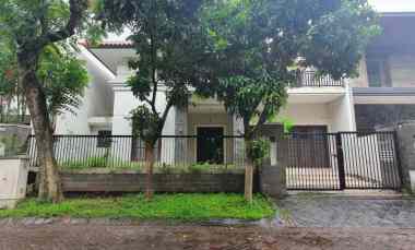 dijual rumah graha family