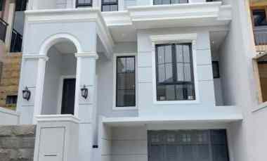 dijual rumah graha family