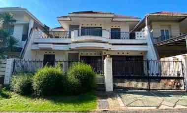 dijual rumah graha family