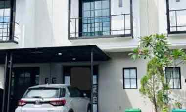 Rumah Tropicalmodern 2 Lantai di Graha Natura Dandelion