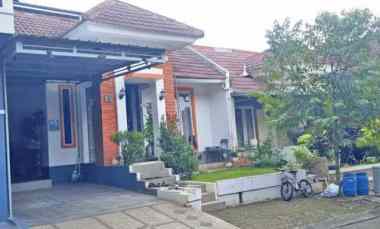 Dijual Rumah di Komplek Graha Taman Bunga Blok Bsb Semarang