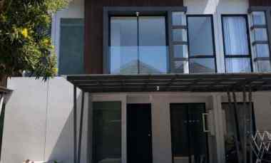 dijual rumah grand pakuwon