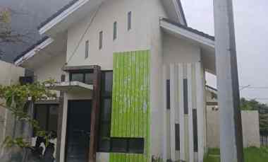 dijual rumah green ara