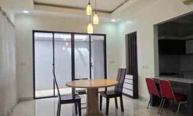 dijual rumah green lake city cluster east asia 10x20