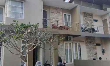 Rumah Modern Minimalis Strategis Full Furnished di Kota Batu