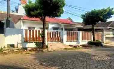 Rumah Siap Huni Ada Kolam Renang di Kemang Pratama 1, Rawalumbu
