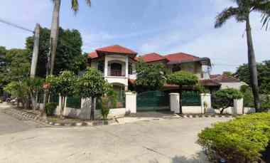 Rumah Mewah Hook 2 Lantai LT 410 / LB 400 dekat Stasiun Tol Bintara
