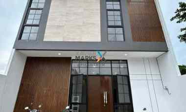 dijual rumah hook di sutorejo 2 lantai bagus