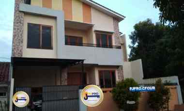 dijual rumah jalan alamanda indah