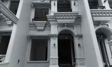 Rumah Baru Desain Classic 2 Lantai di Kawasan GDC Depok