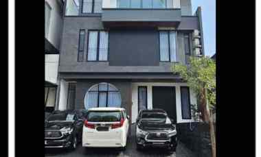 dijual rumah jalan fullerton place
