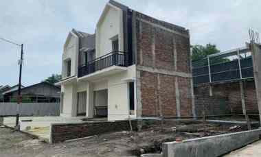 dijual rumah jalan kaliurang km 12