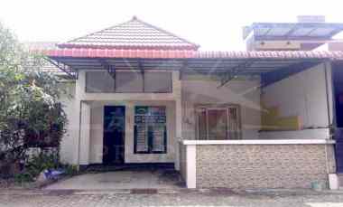 Kesempatan Langka Rumah Butuh Renovasi dalam Komplek Nyaman Aman