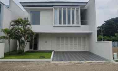 dijual rumah jalan manyar jaya