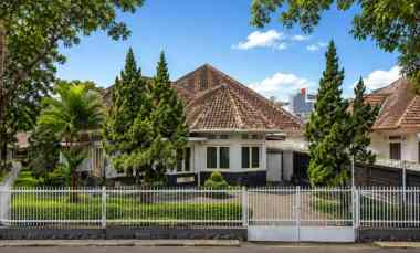 dijual rumah jalan naripan