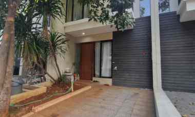 Murah Rp.900 juta Rumah Northwest Lake Citraland Sby SEMI Furnished