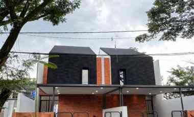 dijual rumah jalan padang golf arcamanik