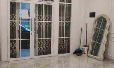 dijual rumah jalan raya boulevard