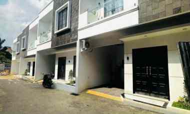 dijual rumah jalan raya jagakarsa