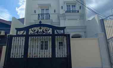 New Listing Rumah Baru di Joglo dengan Rooftop Service Area Carport