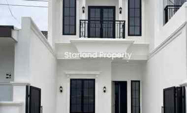 Hunian American Classic Elegan 2 Lantai di Meruya dekat Tol Joglo