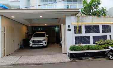 dijual rumah jalan raya kebon jeruk