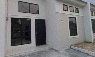 dijual rumah jalan raya megu cisoka