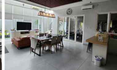 dijual rumah jalan royal residence