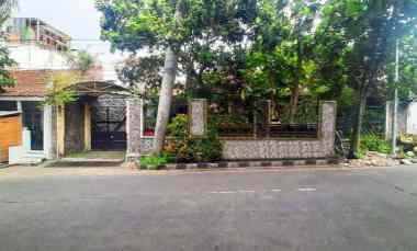 Rumah Modern Classic dengan Kolam Renang di Sukahaji Pasteur Bandung