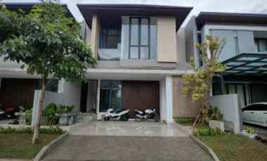 dijual rumah jalan woodland