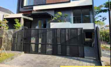 dijual rumah jaln bukit golf