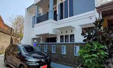 Dijual Rumah 2 Lantai Mewah dan Strategis di Perumahan Jatibening