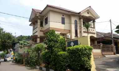 Rumah Hook Harga 2.250M Cocok untuk Keluarga Besar di Jatibening