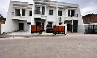 Rumah Baru 2 Lt American Classic Style di Jatimakmur Kota Bekasi