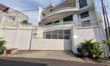 dijual rumah jatinegara