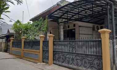 Rumah 1,5 Lantai Terawat dekat Jalan Raya Jatiwaringin di Jaticempaka
