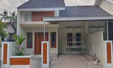 gambar dijual rumah jetak selomartani