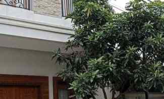 Rumah Mewah 2 Lantai dengan Swimming Pool and Rooftop di Cipayung