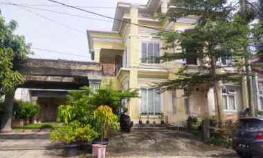 dijual rumah jl aur kuning