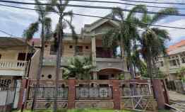 Jual Rumah Barata Jaya Posisi Pojok Mewah di Kota Surabaya