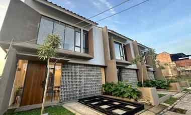 dijual rumah jl cemara raya