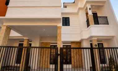 dijual rumah jl charaka buana