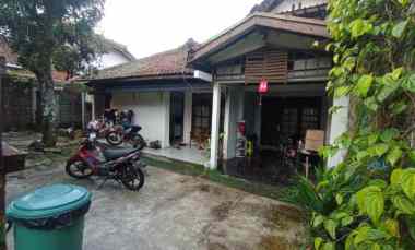 dijual rumah jl cigadung raya syp dago