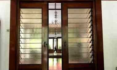 dijual rumah jl cisangkuy