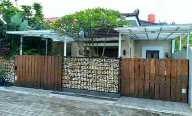 dijual rumah jl cisaranten kulon