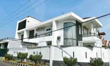 dijual rumah jl dharmahusada indah