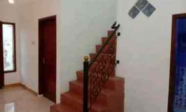 dijual rumah jl griya prasetya utara