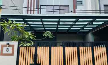 Rumah 3 Lantai Siap Huni Full Furnished dekat Tol Stasiun Jaksel