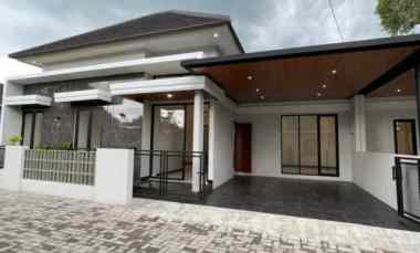 dijual rumah jl kaliurang km 12 5