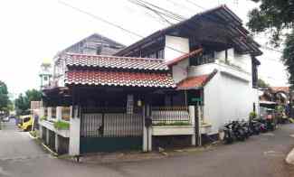 Rumah Seken 2 Lantai di Kebayoran Baru, Bisa untuk Hunian atau Usaha